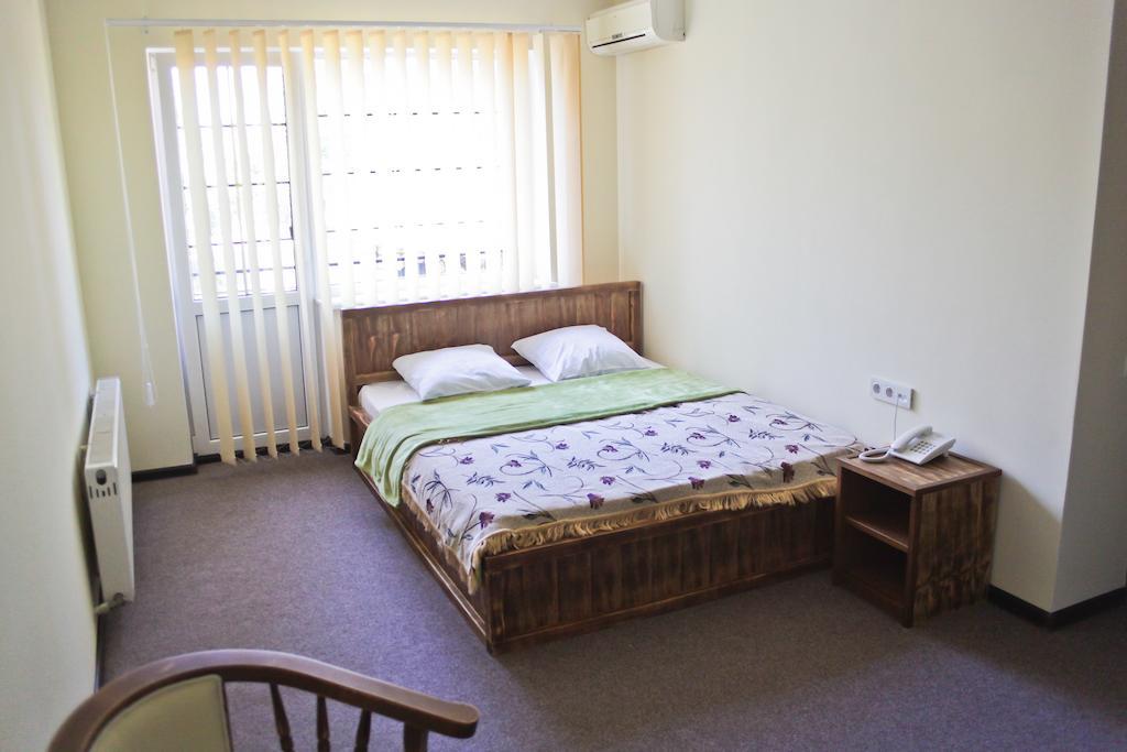 Cowboy Odesa Room photo